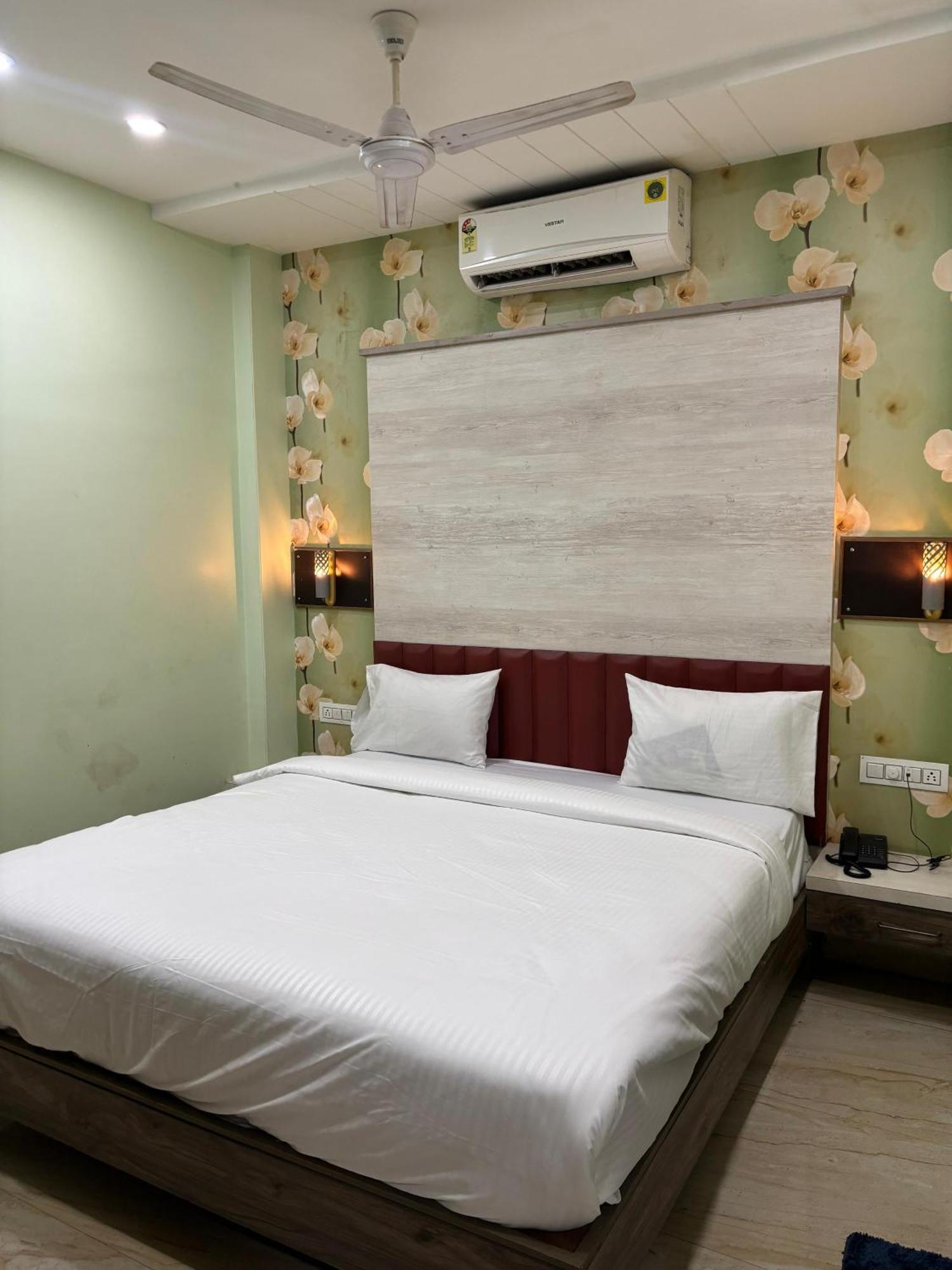 Shiv Chhaya Hotel 3*